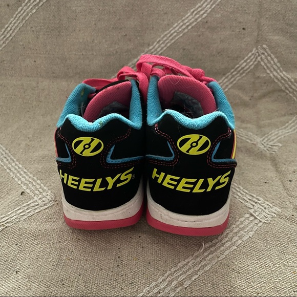 Heelys youth size 3 - Picture 3 of 7